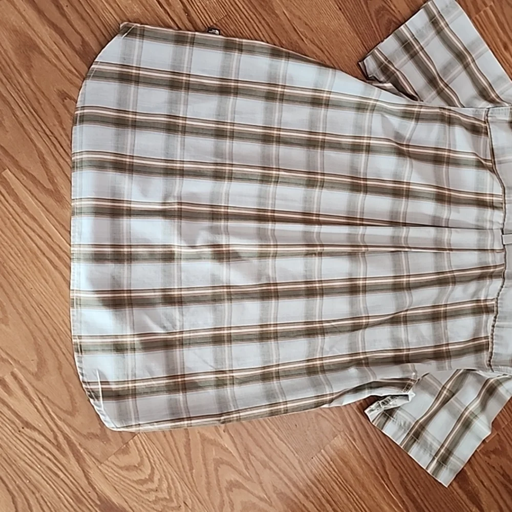 The north face short sleeve button-down shirt‎ lg